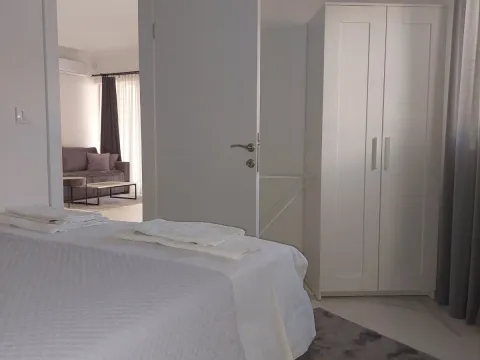 Rent, one bedroom apartment, 69m², Slovenska Plaža, Budva - image 12