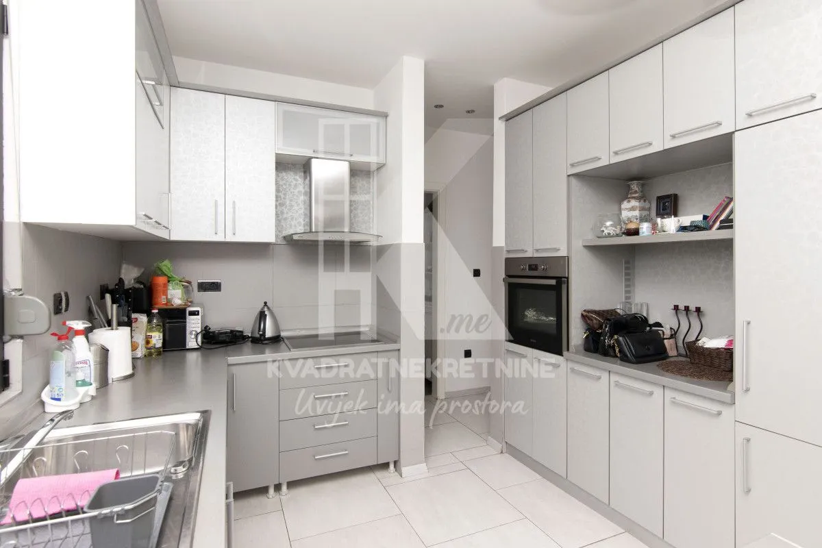 Sale, house, 250m², Tološi, Podgorica