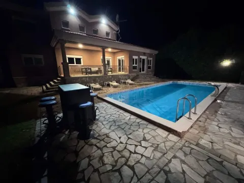 Rent, house, 330m², Golubovci, Podgorica - image 9