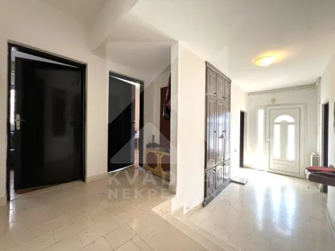 Prodaja, kuća, 159m², Malo Brdo, Podgorica - image 16