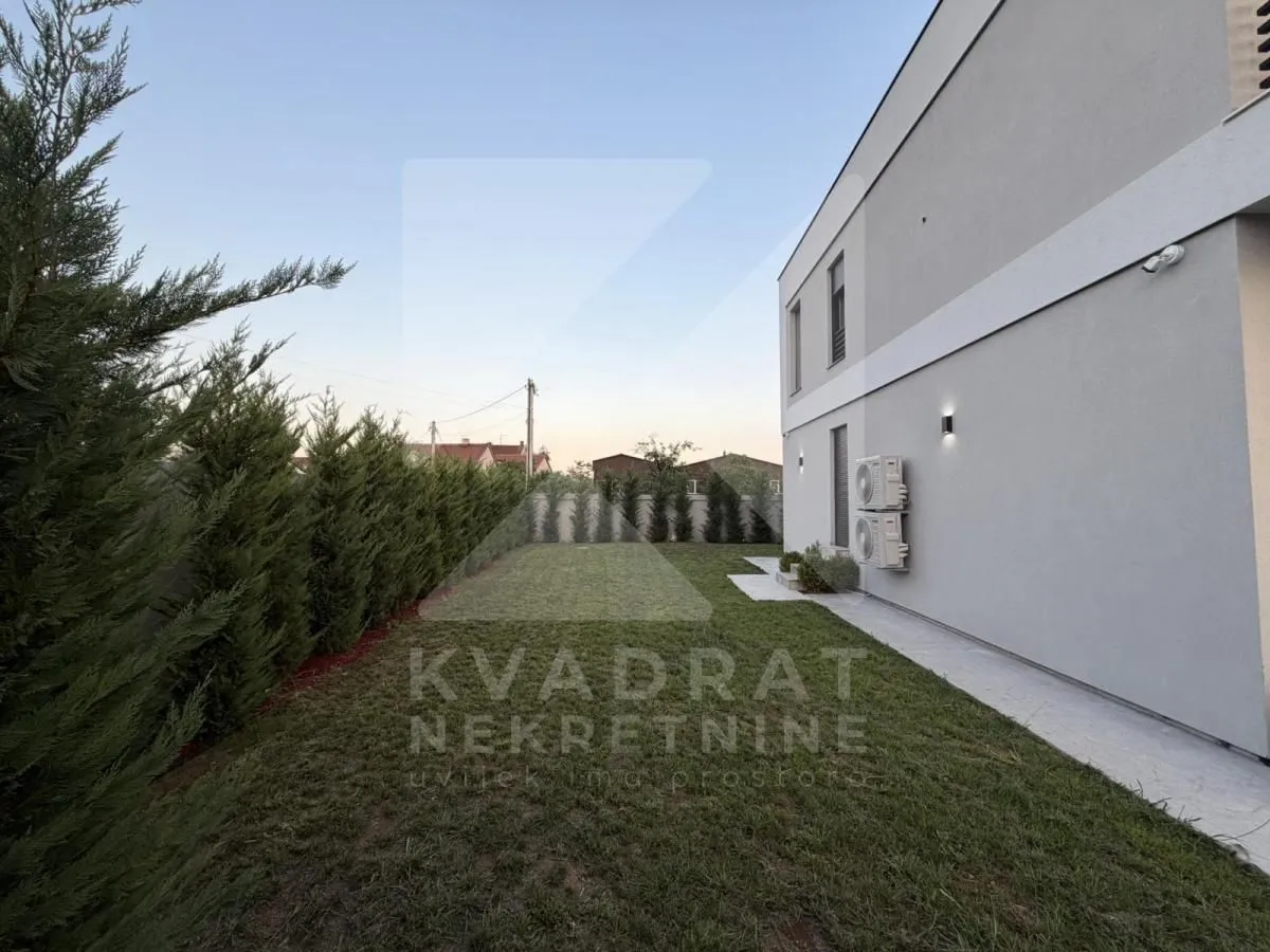 Sale, house, 225m², Gornja Gorica, Podgorica