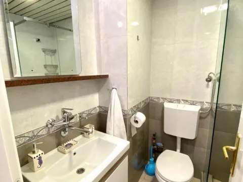 Rent, one bedroom apartment, 50m², Podkošljun, Budva - image 8