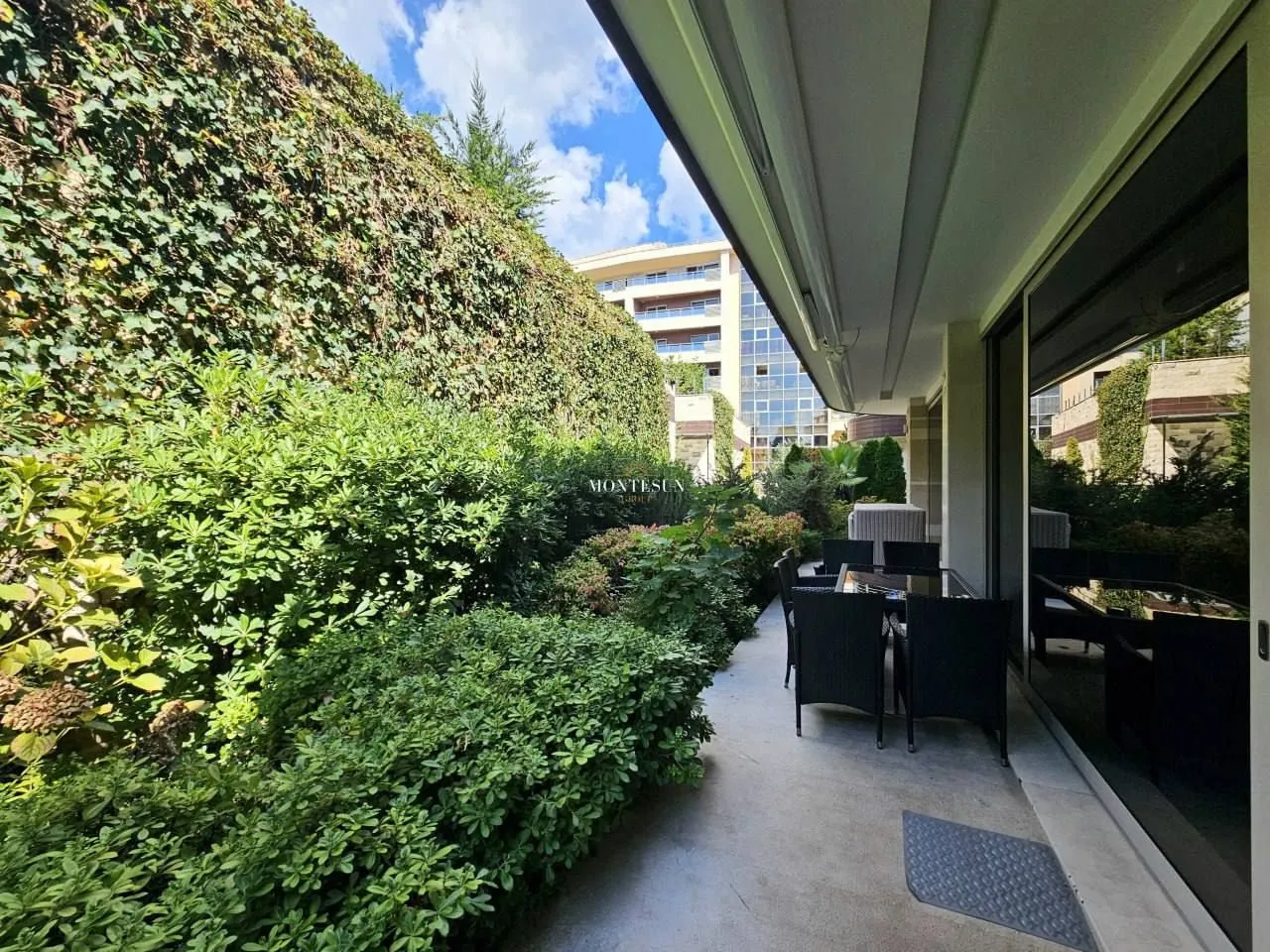 Rent, two bedroom apartment, 156m², Dukley Gardens, Budva
