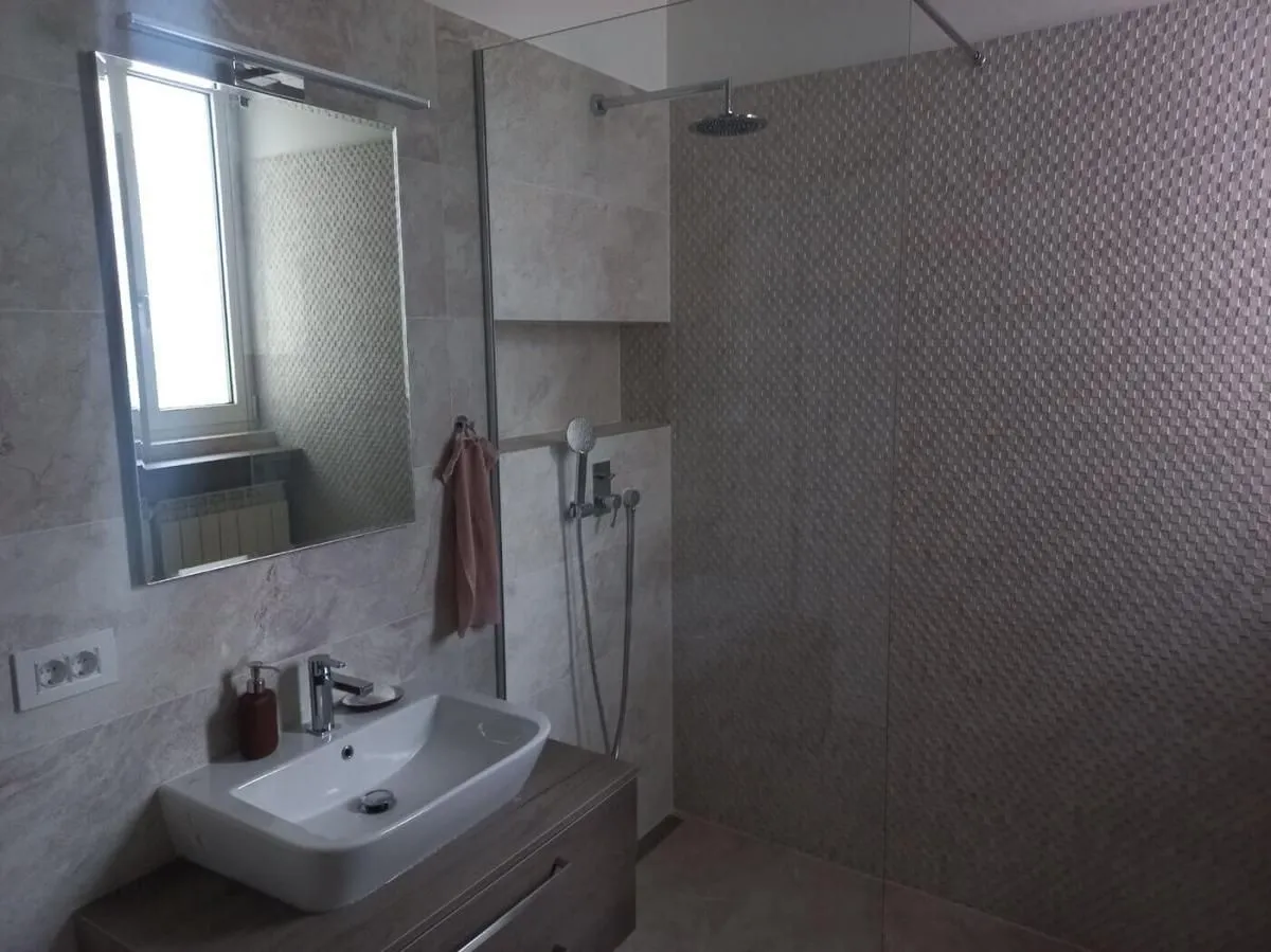 Izdavanje, četvorosoban stan, 112m², Kalenić Pijaca, Vračar Sve Podlokacije