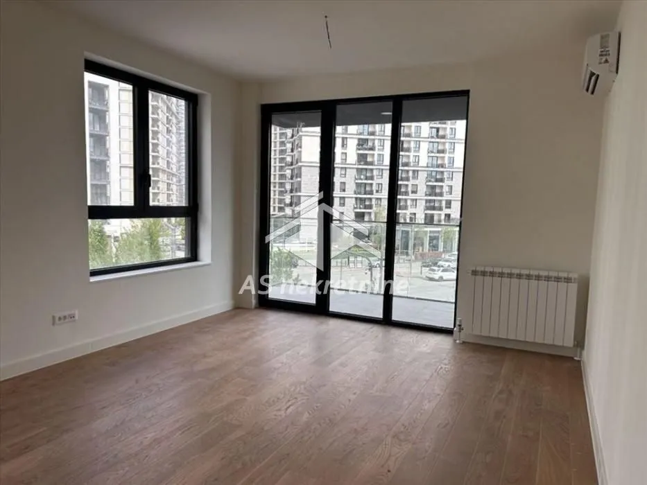 Izdavanje, trosoban stan, 79m², Savski Venac, Beograd