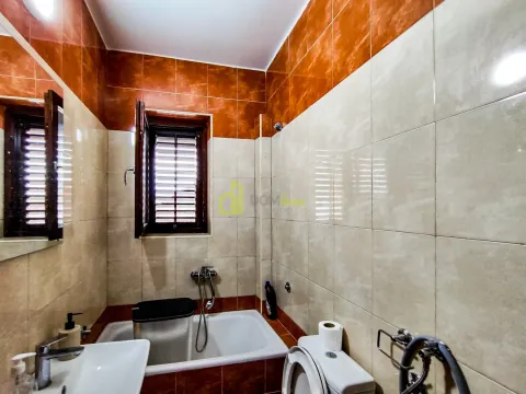 Prodaja, kuća, 340m², Tološi, Podgorica - image 9