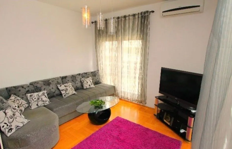 Rent, two bedroom apartment, 73m², Mainski Put, Budva