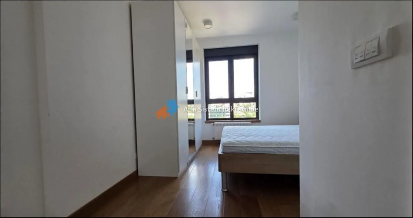 Izdavanje, četvorosoban stan, 98m², Vračar Sve Podlokacije, Beograd