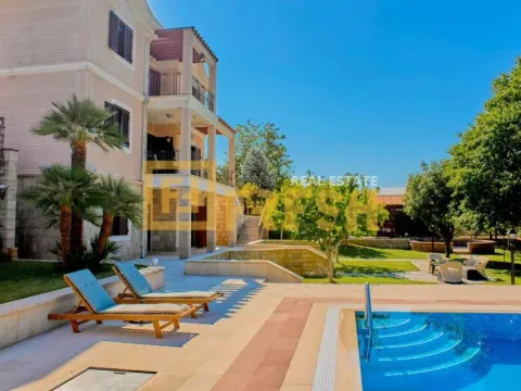 Prodaja, kuća, 300m², Zagorič, Podgorica - image 36