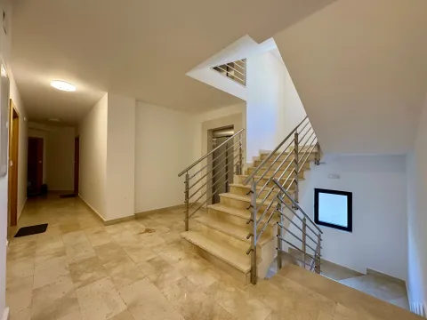 Rent, one bedroom apartment, 45m², Rafailovići, Budva - image 12
