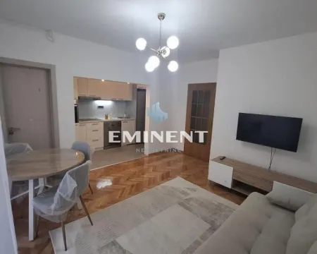 Living room with a dining area and an open passage to the kitchen. - image 10
