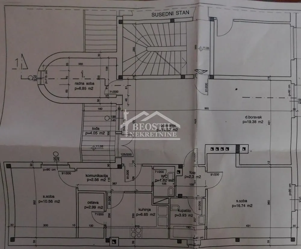 Osnova stana sa prikazom rasporeda prostorija i dimenzija.
