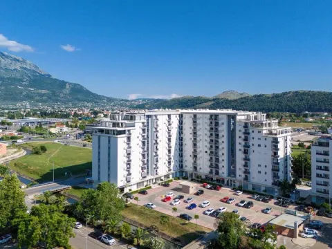 Prodaja, jednosoban stan, 52m², Centar, Bar - image 7