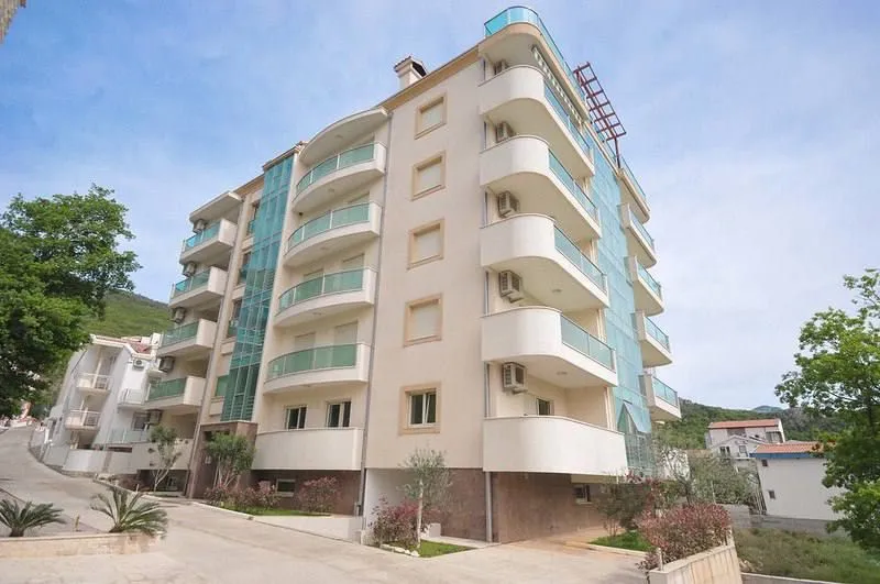 Rent, two bedroom apartment, 94m², Bečići, Budva