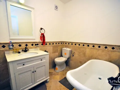 Prodaja, poslovni prostor, 570m², Risan, Kotor - image 13