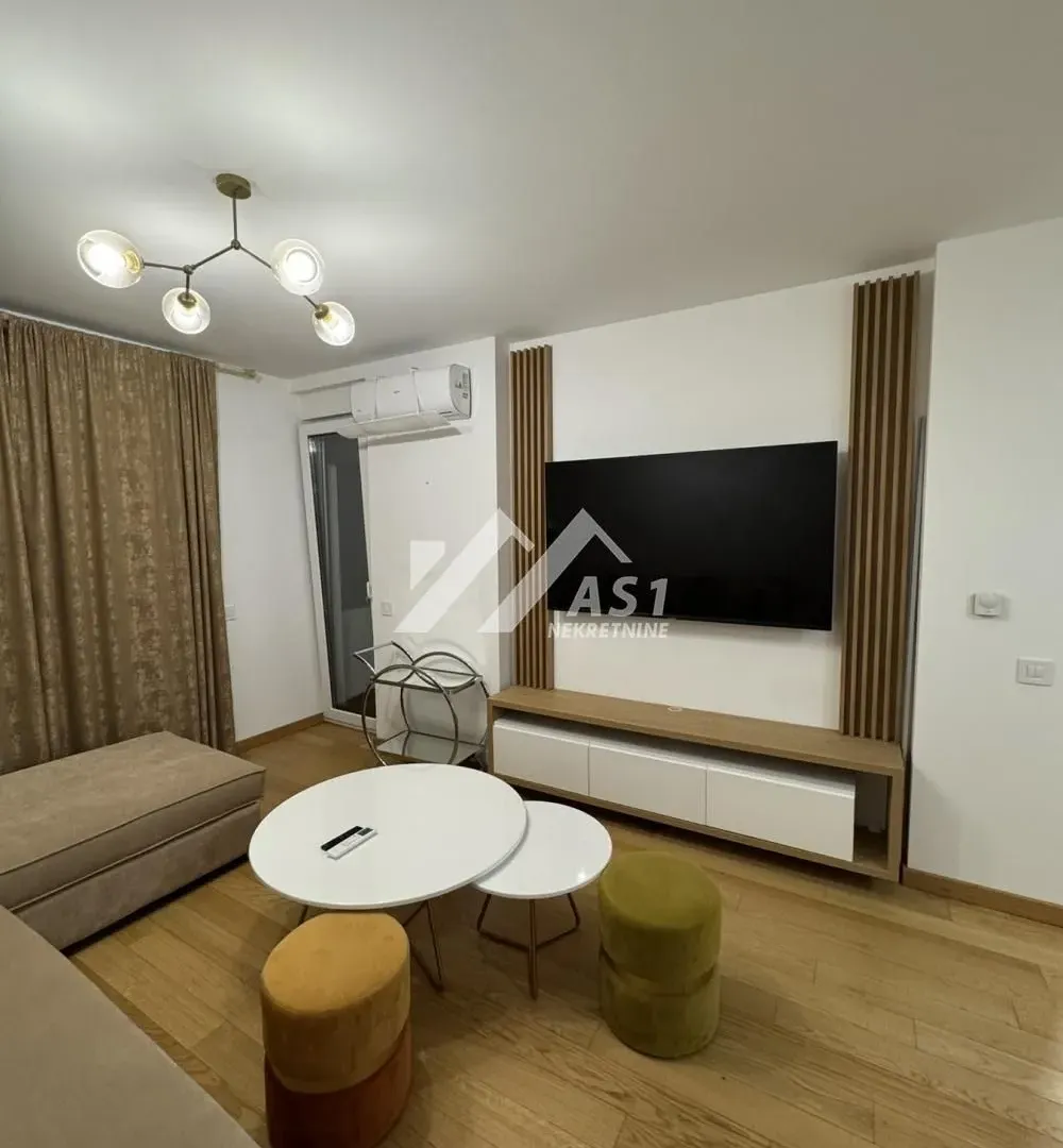 Izdavanje, trosoban stan, 60m², Novi Sad Sve Podlokacije, Novi Sad