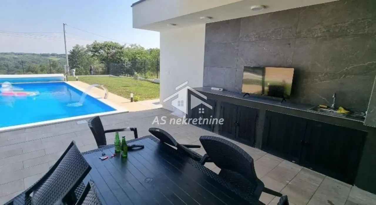 Izdavanje, kuća, 230m², Vrčin, Grocka