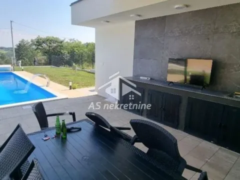 Izdavanje, kuća, 230m², Vrčin, Grocka