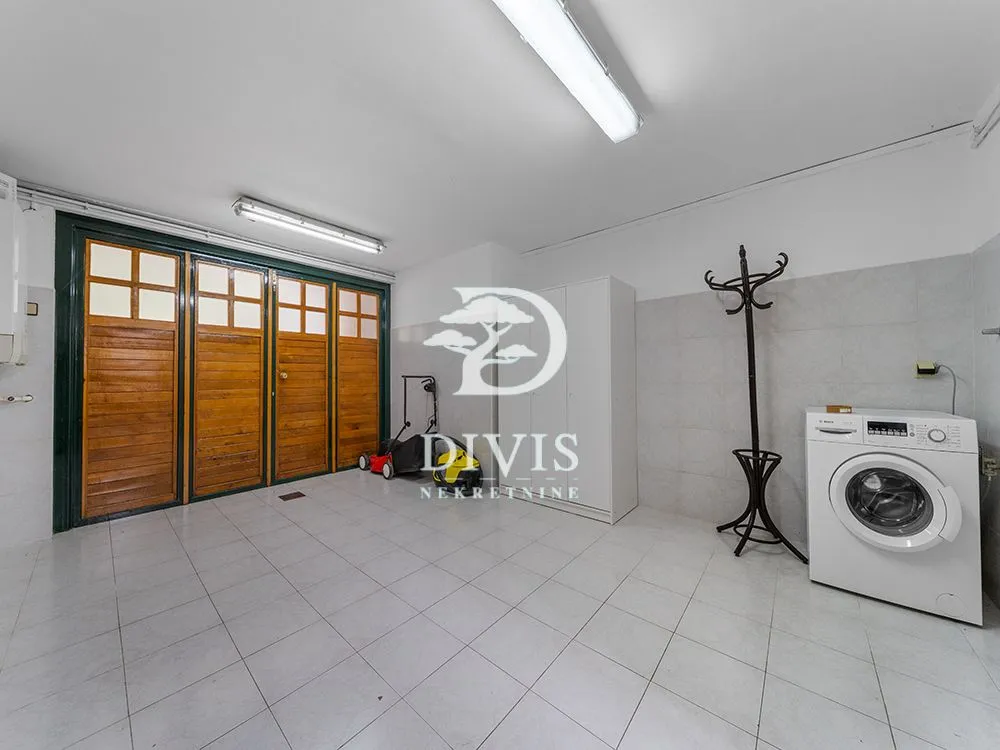 Izdavanje, kuća, 111m², Dedinje Sve Podlokacije, Beograd