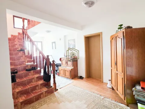 Prodaja, kuća, 350m², Zlatica, Podgorica - image 15