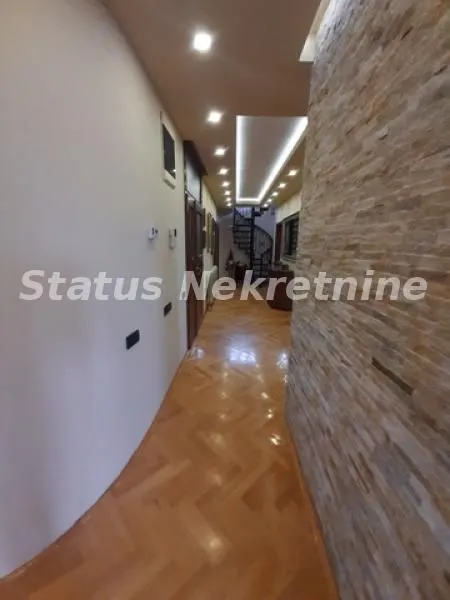 Sale, house, 582m², Tatarsko brdo, Petrovaradin
