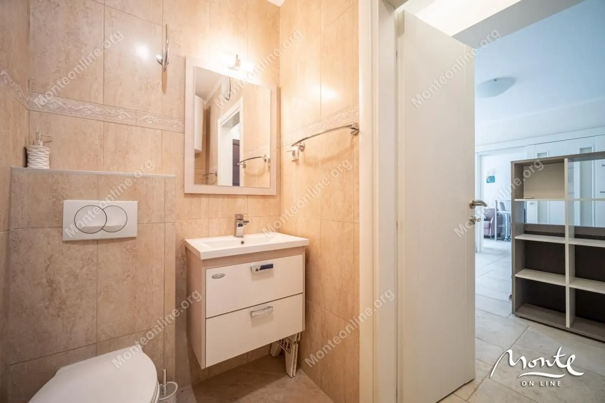 Prodaja, jednosoban stan, 59m², Dobrota, Kotor