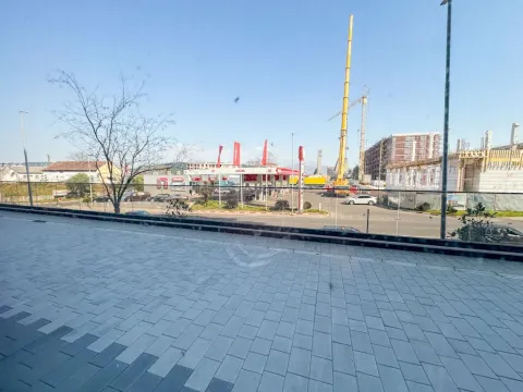 Izdavanje, poslovni prostor, 105m², Stari Aerodrom, Podgorica - image 4