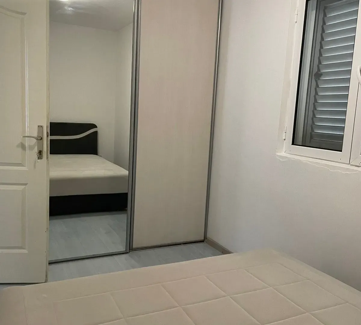 Izdavanje, jednosoban stan, 37m², Podkošljun, Budva