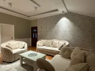 Izdavanje, trosoban stan, 130m², Centar, Tivat - image 1