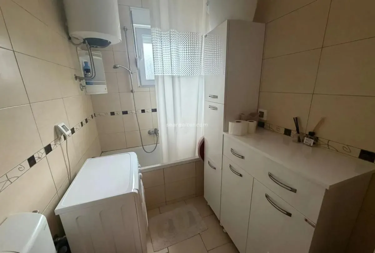 Izdavanje, dvosoban stan, 100m², Centar, Tivat