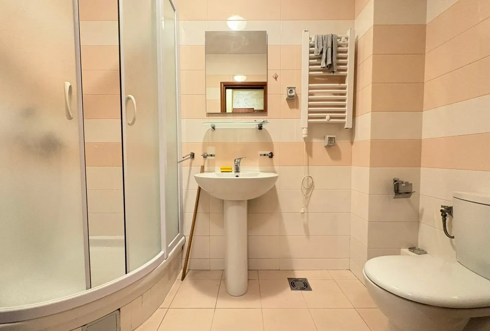 Rent, hospitality venue, 42m², Stari Aerodrom, Podgorica