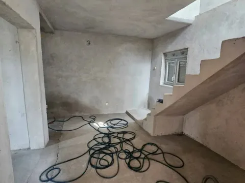 Prodaja, kuća, 74m², Centar, Bar - image 3