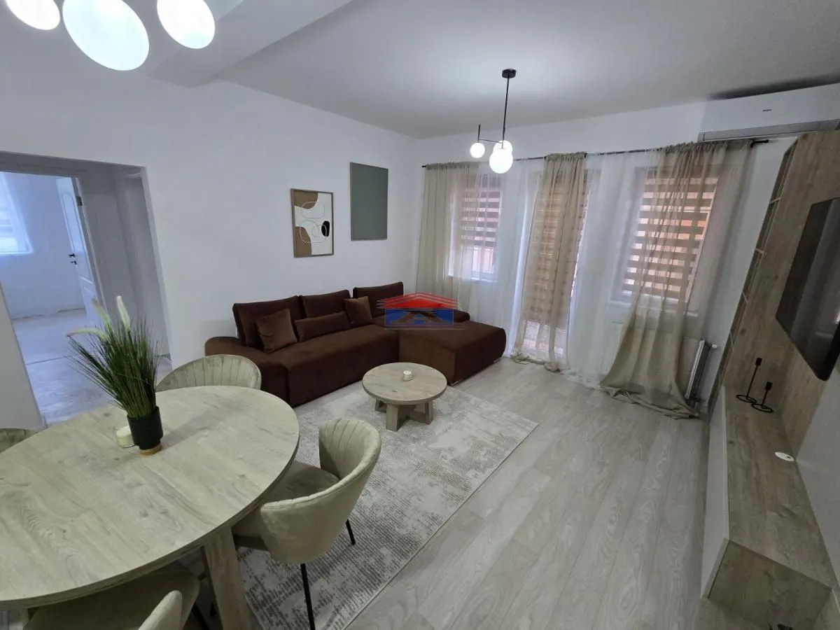 Izdavanje, četvorosoban stan, 69m², Centar, Novi Sad