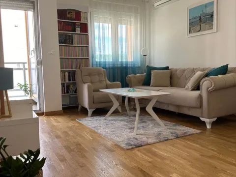 Izdavanje, jednosoban stan, 45m², City Kej, Podgorica - image 2