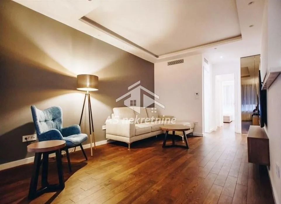Izdavanje, trosoban stan, 68m², Čubura, Beograd