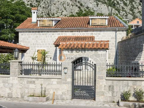 Prodaja, kuća, 170m², Kotor, Crna Gora - image 2