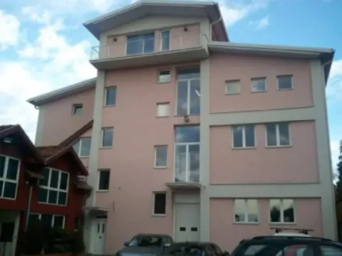 Izdavanje, poslovni prostor, 1700m², Zemun Sve Podlokacije, Beograd