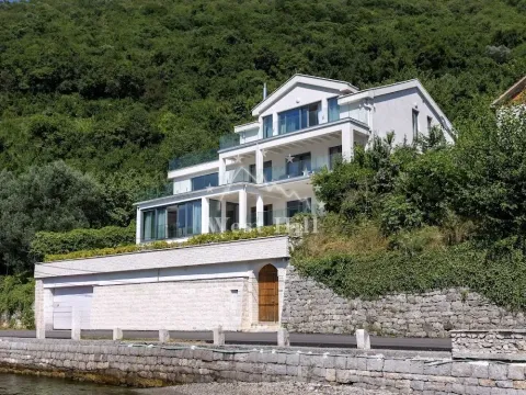 Sale, house, 423m², Lepetani, Tivat - image 2