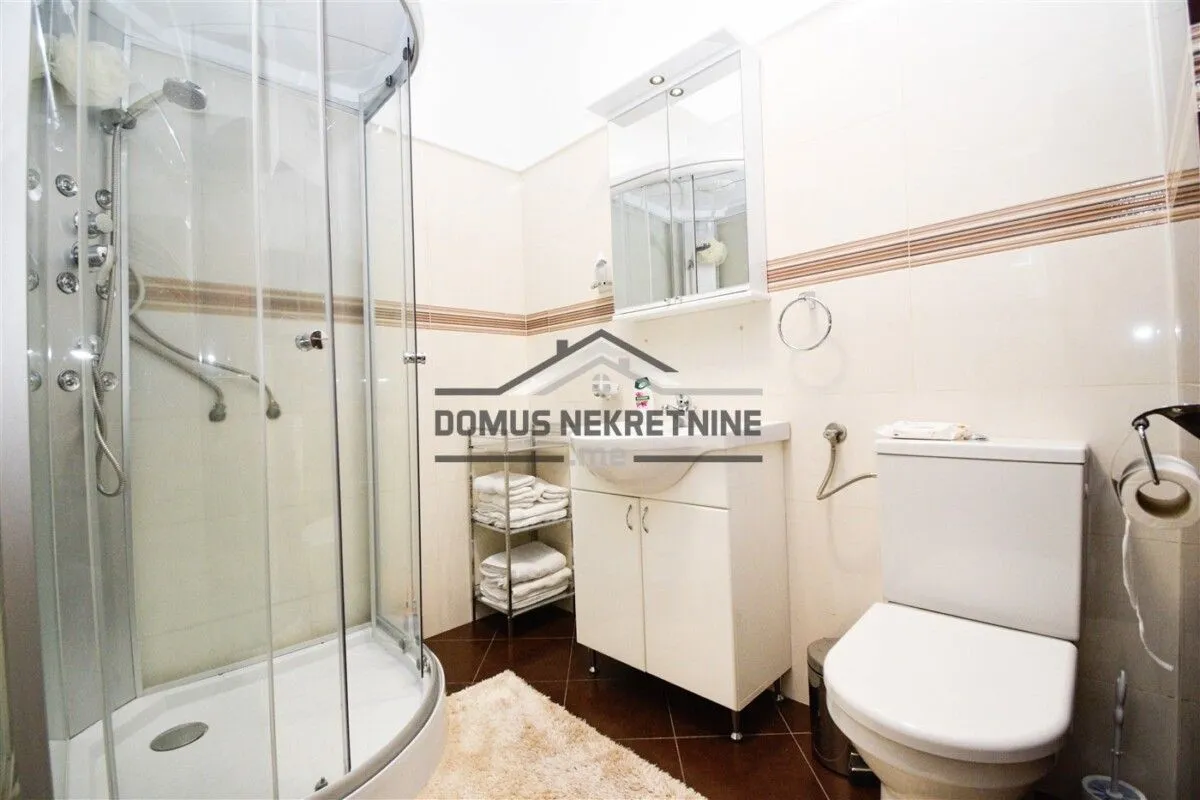 Izdavanje, dvosoban stan, 70m², Gorica C, Podgorica