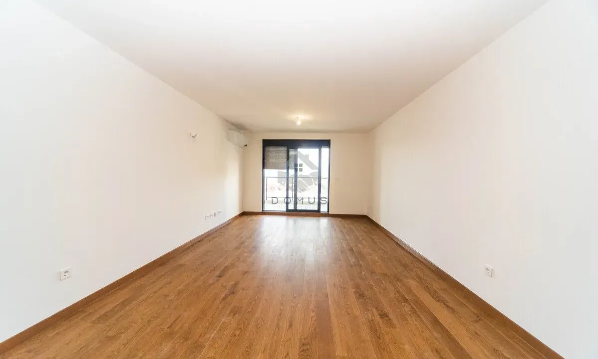 Prodaja, dvosoban stan, 127m², Tološi, Podgorica