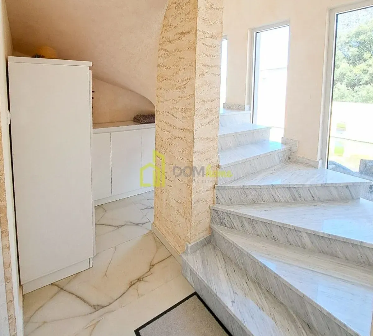 Rent, house, 170m², Bar, Crna Gora
