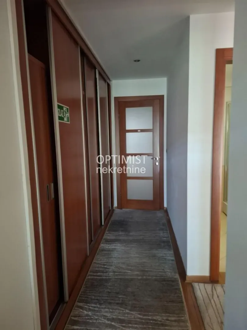 Izdavanje, četvorosoban stan, 100m², Tašmajdan, Palilula Sve Podlokacije