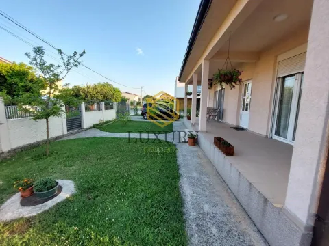 Izdavanje, kuća, 120m², Tološi, Podgorica - image 2