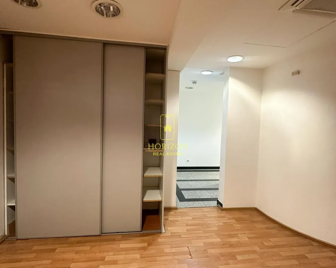 Rent, office space, 150m², Momišići, Podgorica