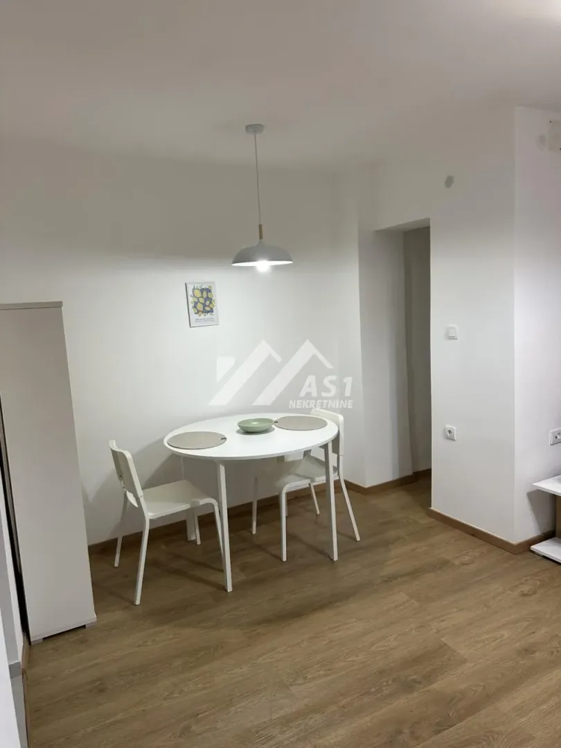 Izdavanje, jednosoban stan, 30m², Centar, Novi Sad