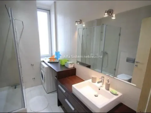 Izdavanje, četvorosoban stan, 250m², Savski Venac, Beograd - image 23