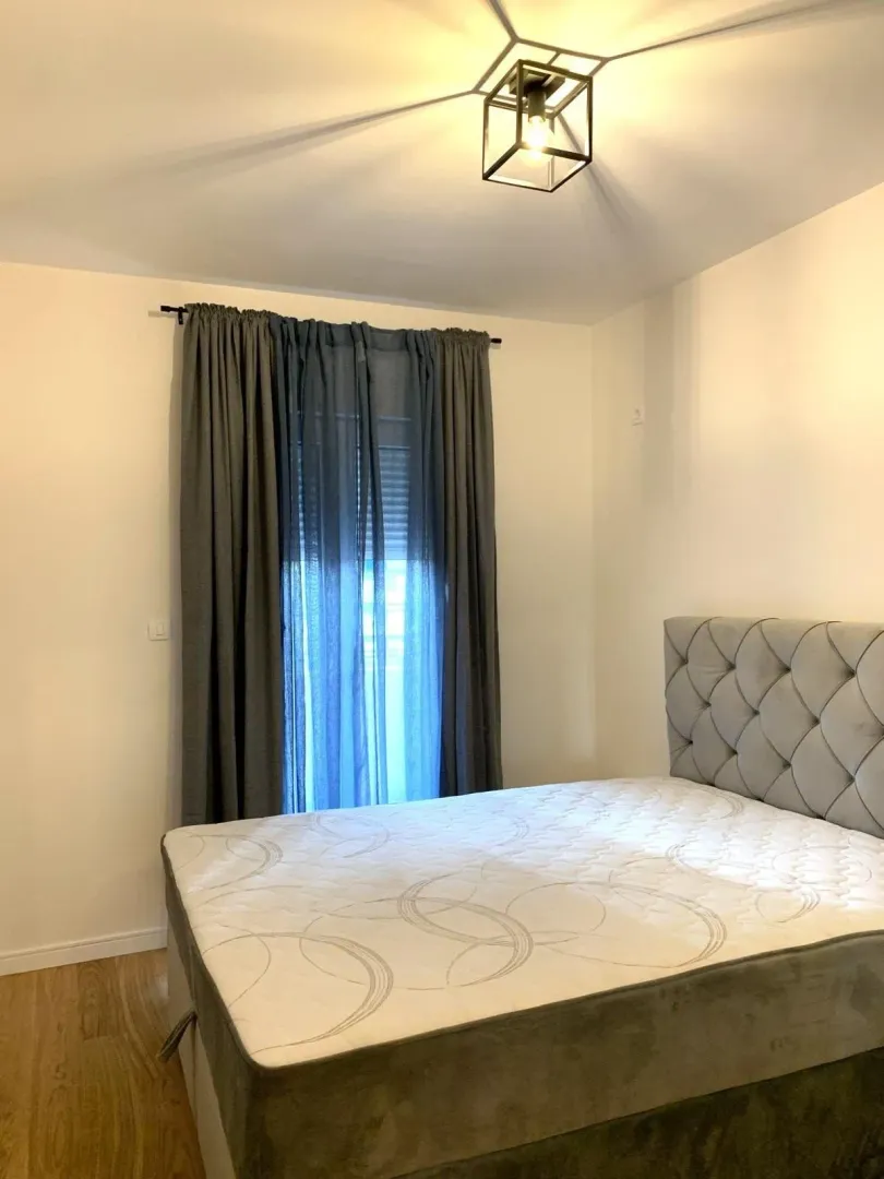 Izdavanje, jednosoban stan, 50m², Central Point, Podgorica