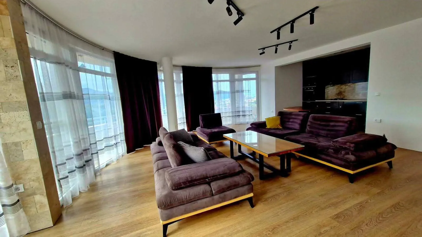 Izdavanje, trosoban stan, 140m², Stari Bar, Bar