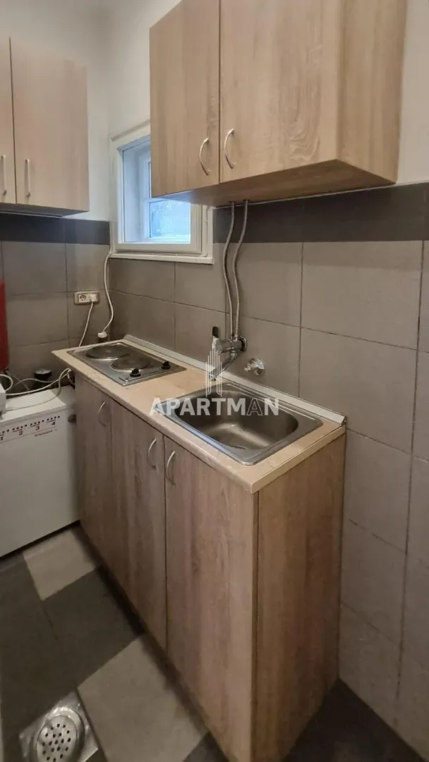 Izdavanje, četvorosoban stan, 90m², Stari Grad, Beograd
