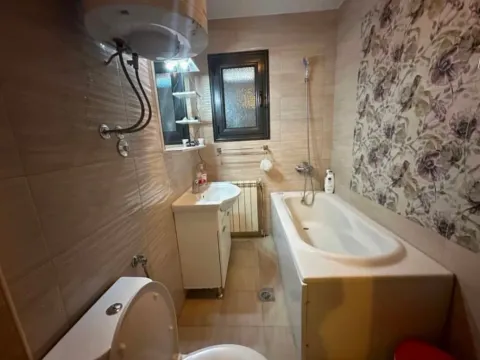 Izdavanje, kuća, 130m², Stari Aerodrom, Podgorica - image 9